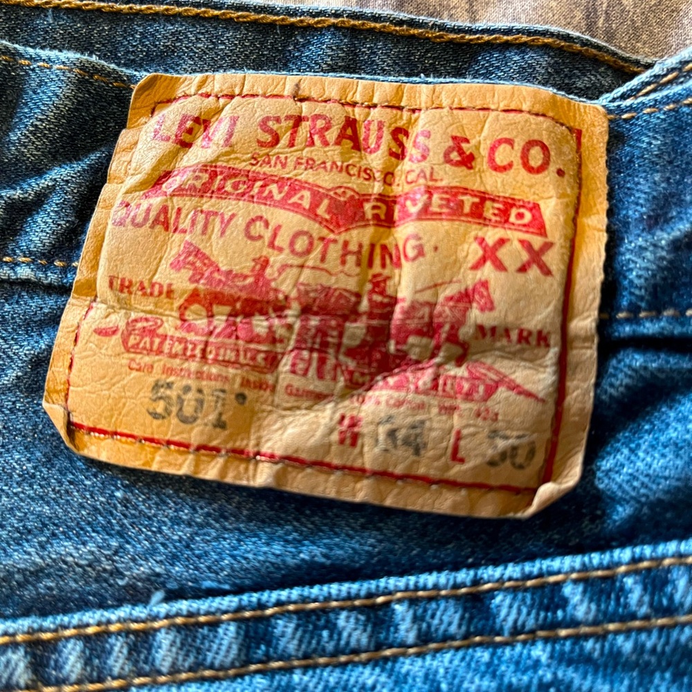 Levi’s 501 medium wash Jeans - Picture 2 of 5